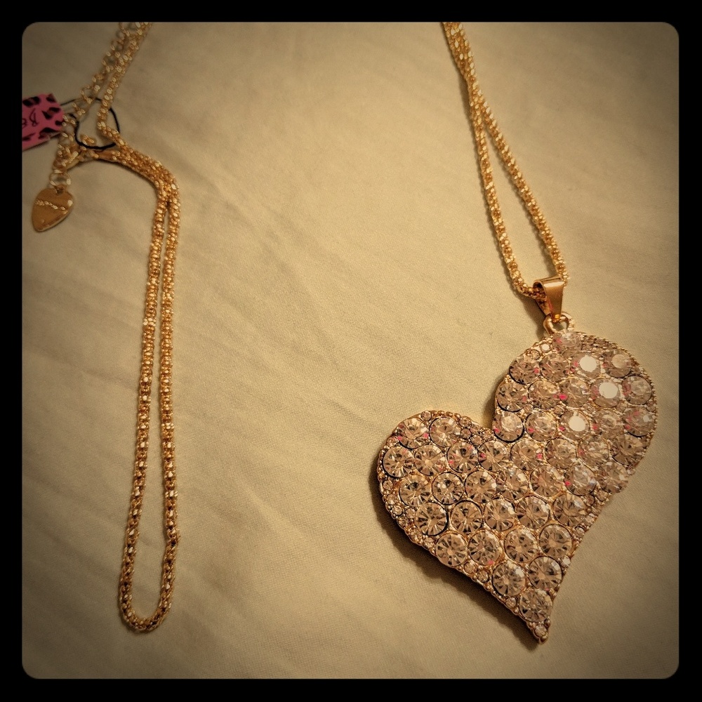 💋🖤💋etsey Johnson heart necklace💋🖤💋